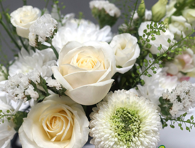 Handbag with White Flowers "Perfection" photo